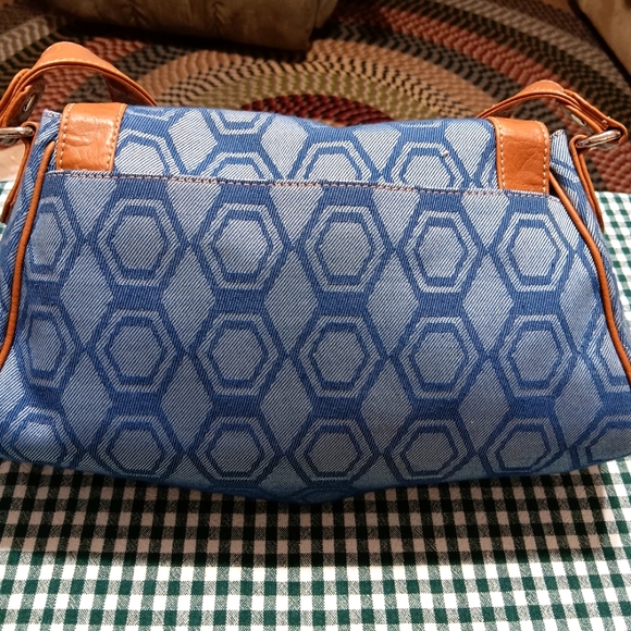 Access from Liz Claiborne Shoulder Bag - Picture 3 of 9